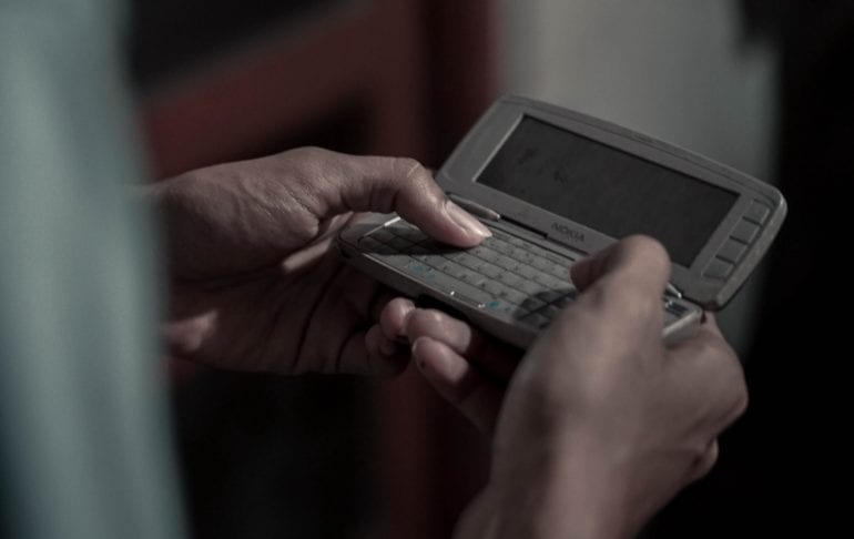 Foto van een oude Nokia smartphone