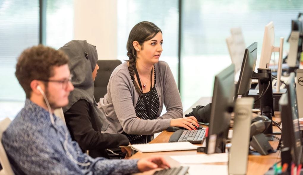 customerservice-medewerkers aan het werk.