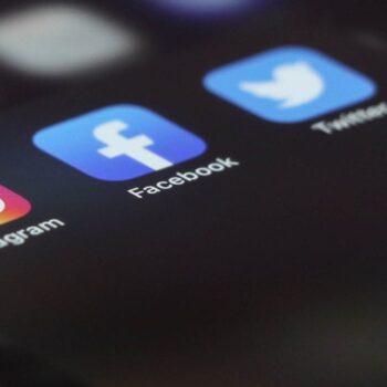 Dit is hoe laat & hoe vaak je het beste post op social media [infographic]
