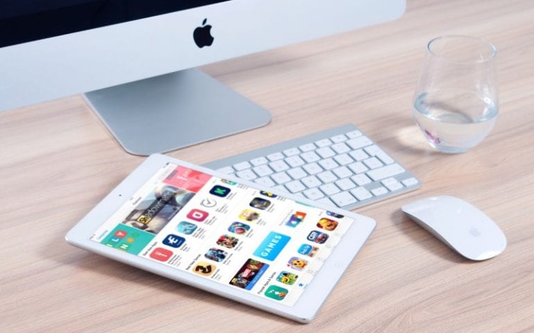 Tablet met native apps in App store