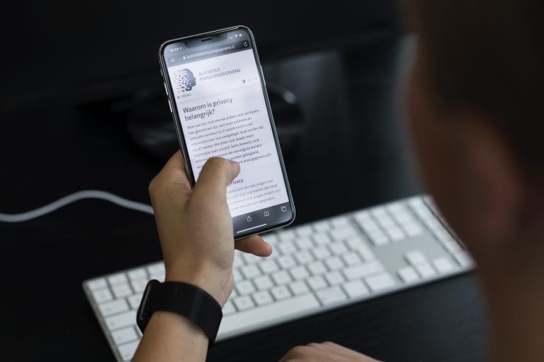 screenshot van mobiel met AVG informatie