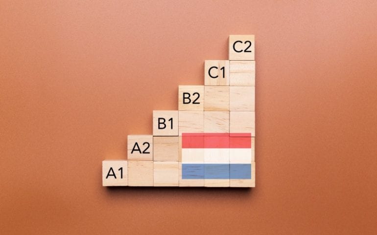 Houten blokjes met ERK taalniveaus Nederlands A1 tot C2