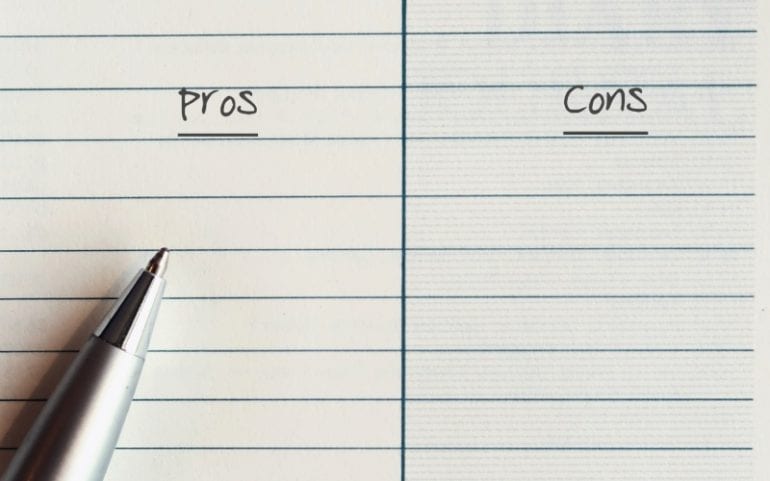 Voor-en nadelen lijstje maken notitieboek en pen