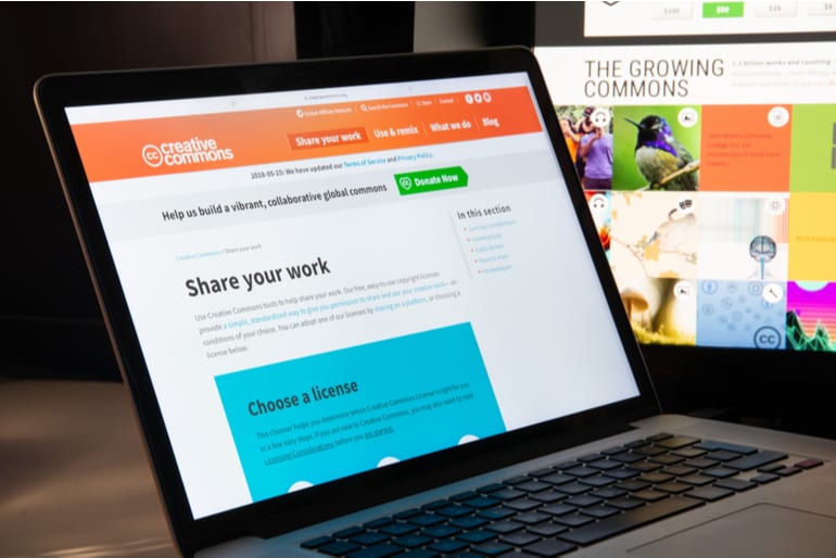 Creative Commons op een laptop.