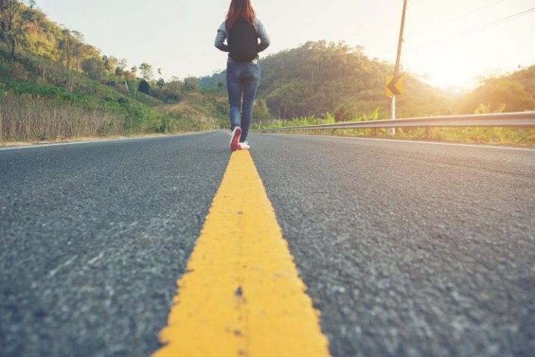 Lopen over een weg naar je doel