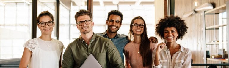 medewerkermarketing blije collega