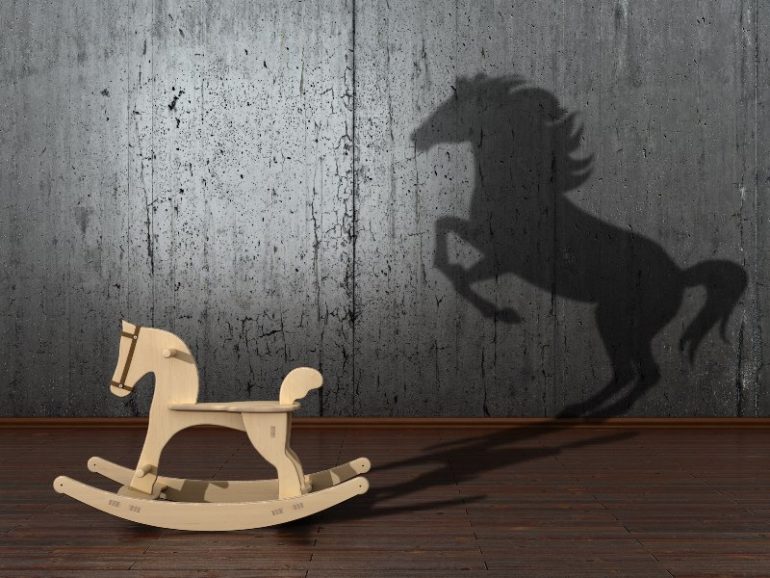 fantasie: schommelpaard wordt steigerend paard.