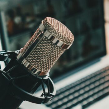 Zo verdien je geld met je podcast