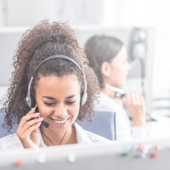 Je bent klaar voor een chatbot: zelf bouwen of uitbesteden?