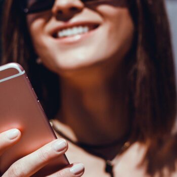 Jongeren shoppen sneller op Instagram & TikTok: zo speel je daar op in