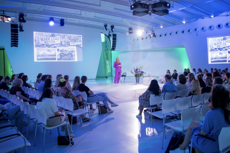 Foto van Mariël Tiemersma van Randstad tijdens Content Conference 2022.