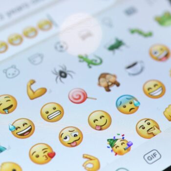 Dit is de emoji-etiquette voor zakelijke communicatie & marketing 💼