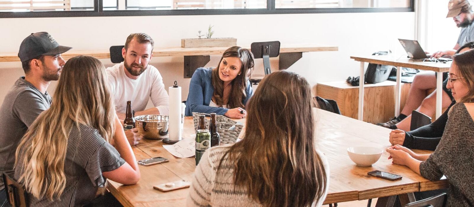 Zo blijven werknemers langer bij jouw agency [8 tips]