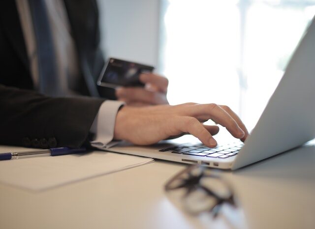 Sana Pay voor snelle B2B e-commerce-betalingen in samenwerking met Adyen