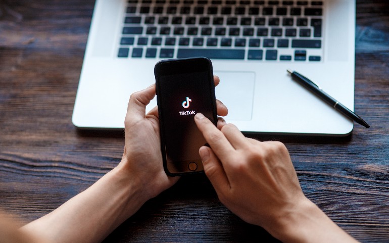 TikTok op beeldscherm mobiel