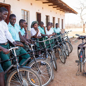 Trek Bicycle en World Bicycle Relief leveren fietsen aan gemeenschappen in ontwikkelingsgebieden