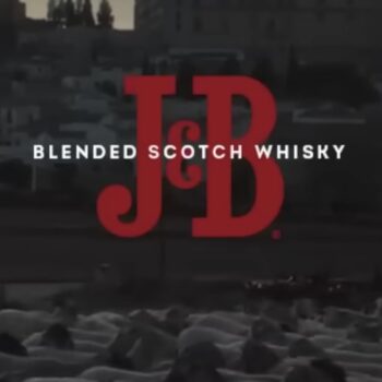 Virale kersthaat voor liefdevolle commercial J&B