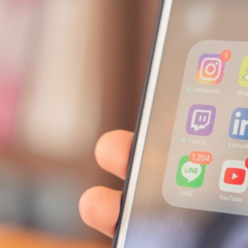 Socialmedia-onderzoek 2023: 2 uur per dag op social & opkomst BeReal