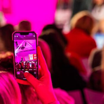 Zo bind & betrek je een jonge doelgroep via social media
