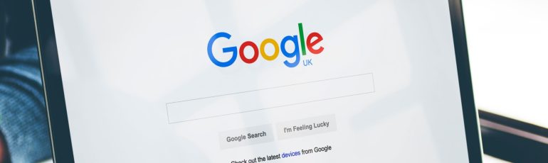 Computer met startscherm van google