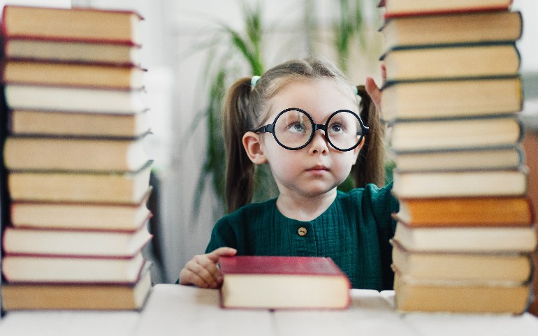 ChatGPT kleuter met fotografisch geheugen en boeken