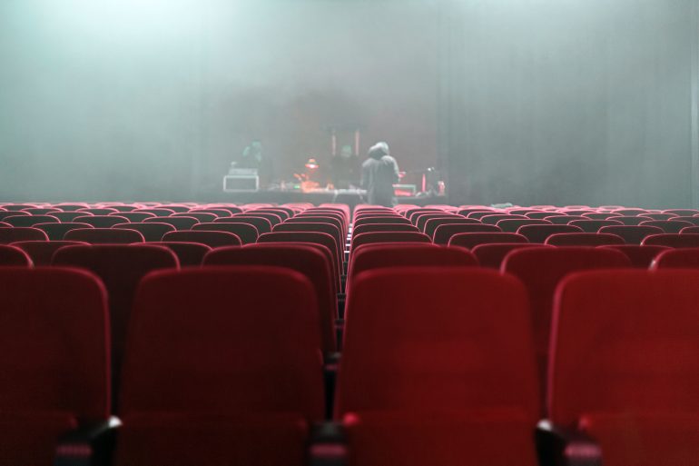 Foto van een theater van Unsplash.
