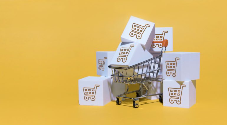Winkelwagentje vol met online producten