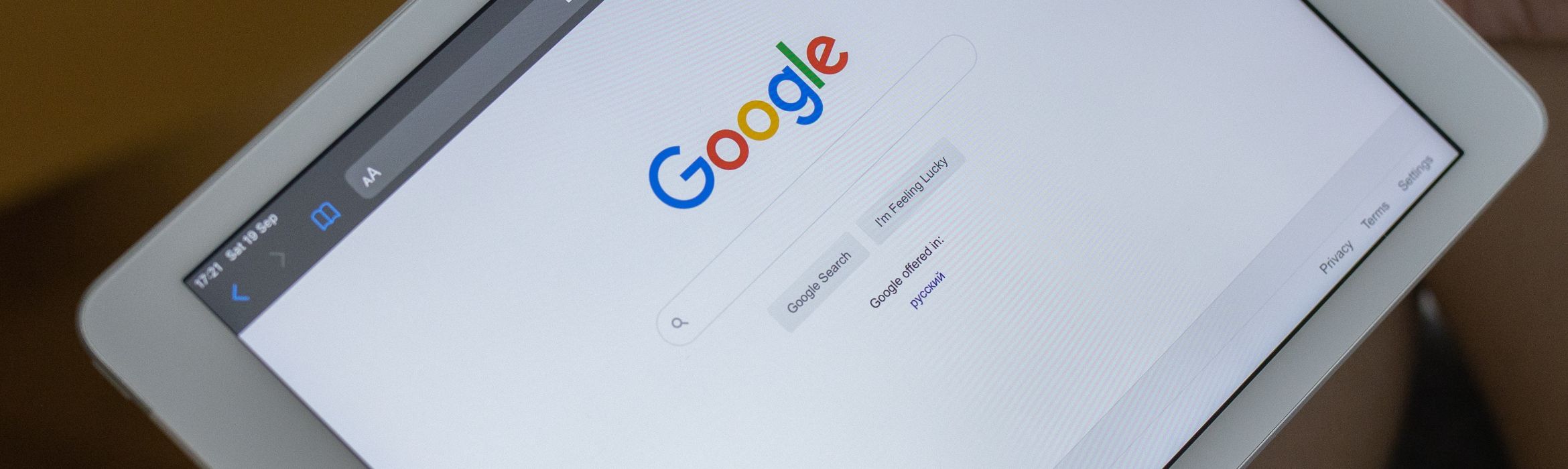 IPad met daarop een Google zoekvenster geopend