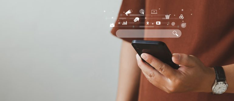 Een telefoon met zichtbaar webverkeer
