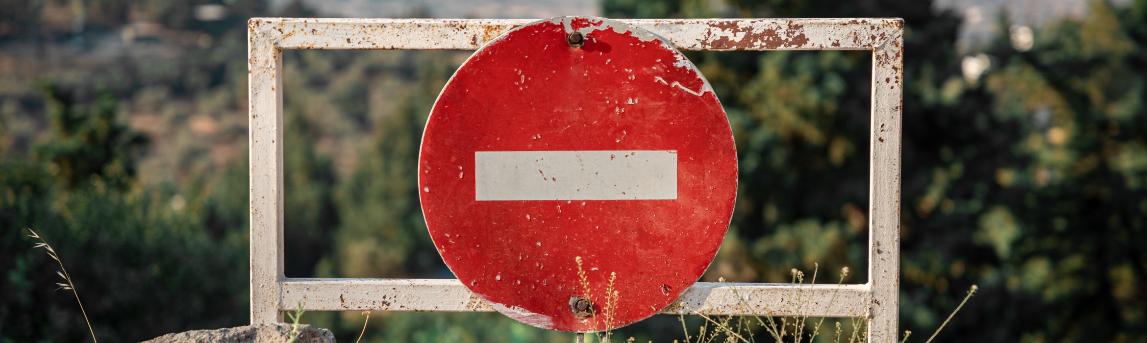 Verkeersbord ter illustratie van een verbod bron Unsplash