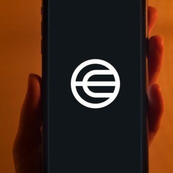 Worldcoin: eendagsvlieg of wereldwijde revolutie?