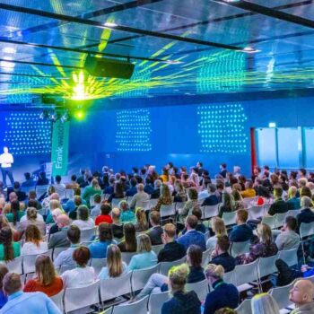 Van digitizing naar digitalization: leer van Rabobank, PostNL, bol. & Efteling