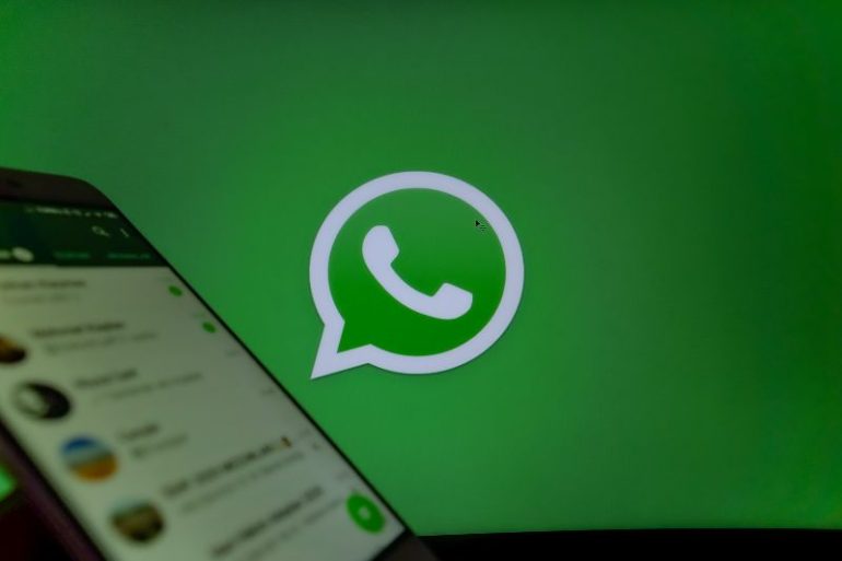 WhatsApp Bron: On The Back Of Camera / Shutterstock.com