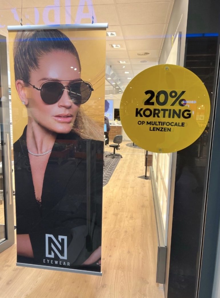 goed voorbeeld van neuromarketing-truc gaze cueing Nikki