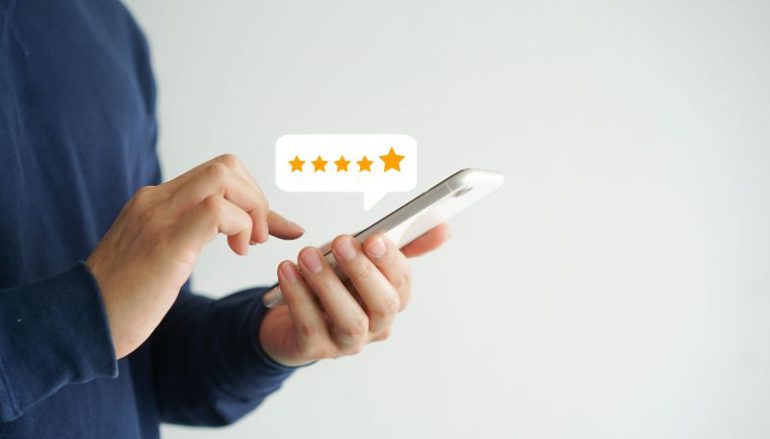 Reviews Bron: chainarong06 / Shutterstock.com