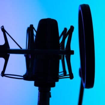 Meer merkbekendheid? Zo word je een gast in een podcast [4 stappen]