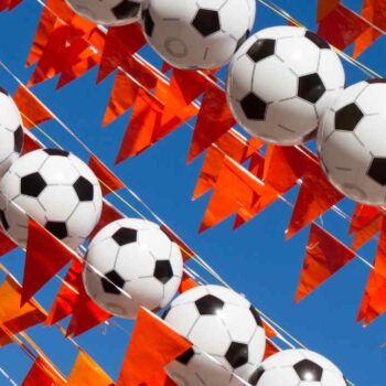3 beïnvloedingsprincipes die de Oranjekoorts aanwakkeren