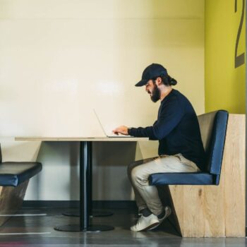 Waarom lang werken ons innovatievermogen hindert