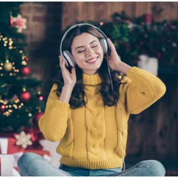 Lees, luister en kijk je kerstvakantie vol met deze podcasts, boeken & docu’s
