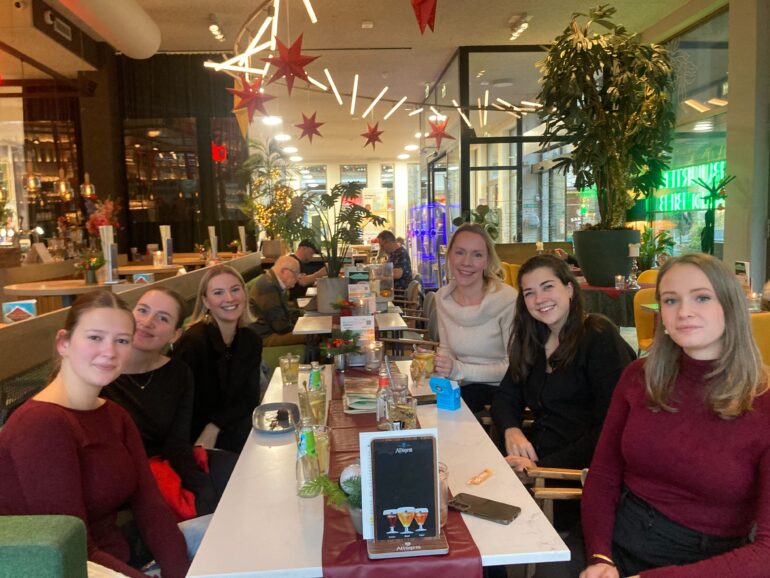 foto teambuilding lunch redactie Frankwatching