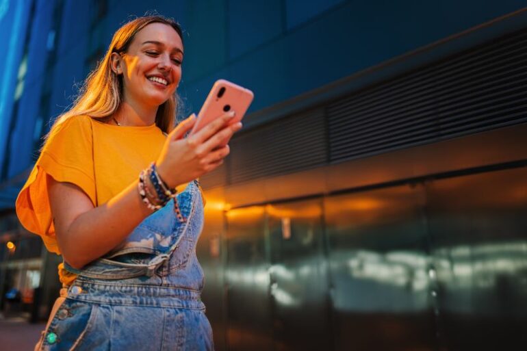 Vrouw met smartphone