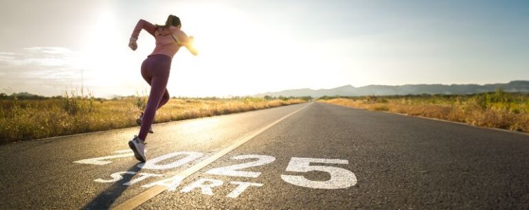 Rennende vrouw start 2025