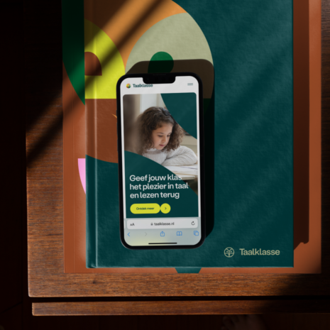 Schoolschrijver lanceert Taalklasse: Alpha Tango en Upside visuele identiteit en website