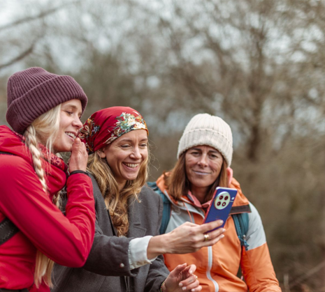 OnePlus gaat unieke samenwerking aan met drie pionierende vrouwen in Woman with Altitude