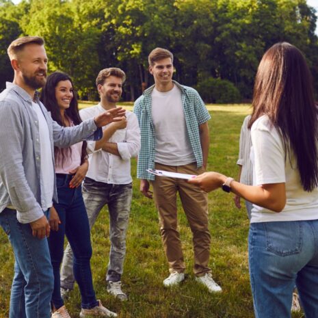 Van verplichting naar verbinding: zo wordt teambuilding wél leuk