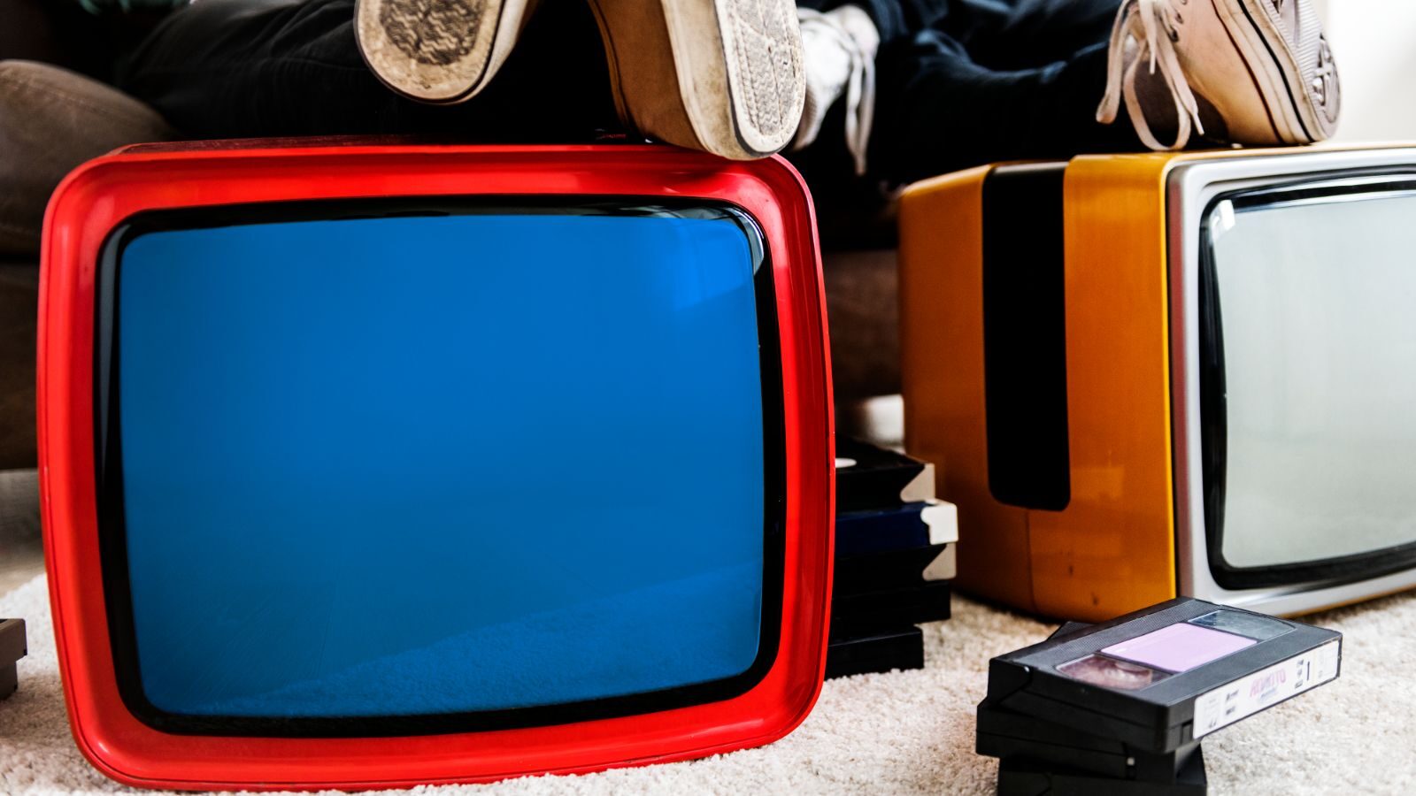 Mediagebruik in Nederland: de nieuwste cijfers & trends [onderzoek]