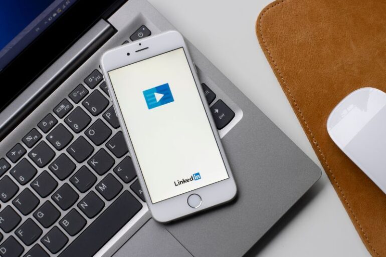 LinkedIn Bron: Tada Images / Shutterstock.com