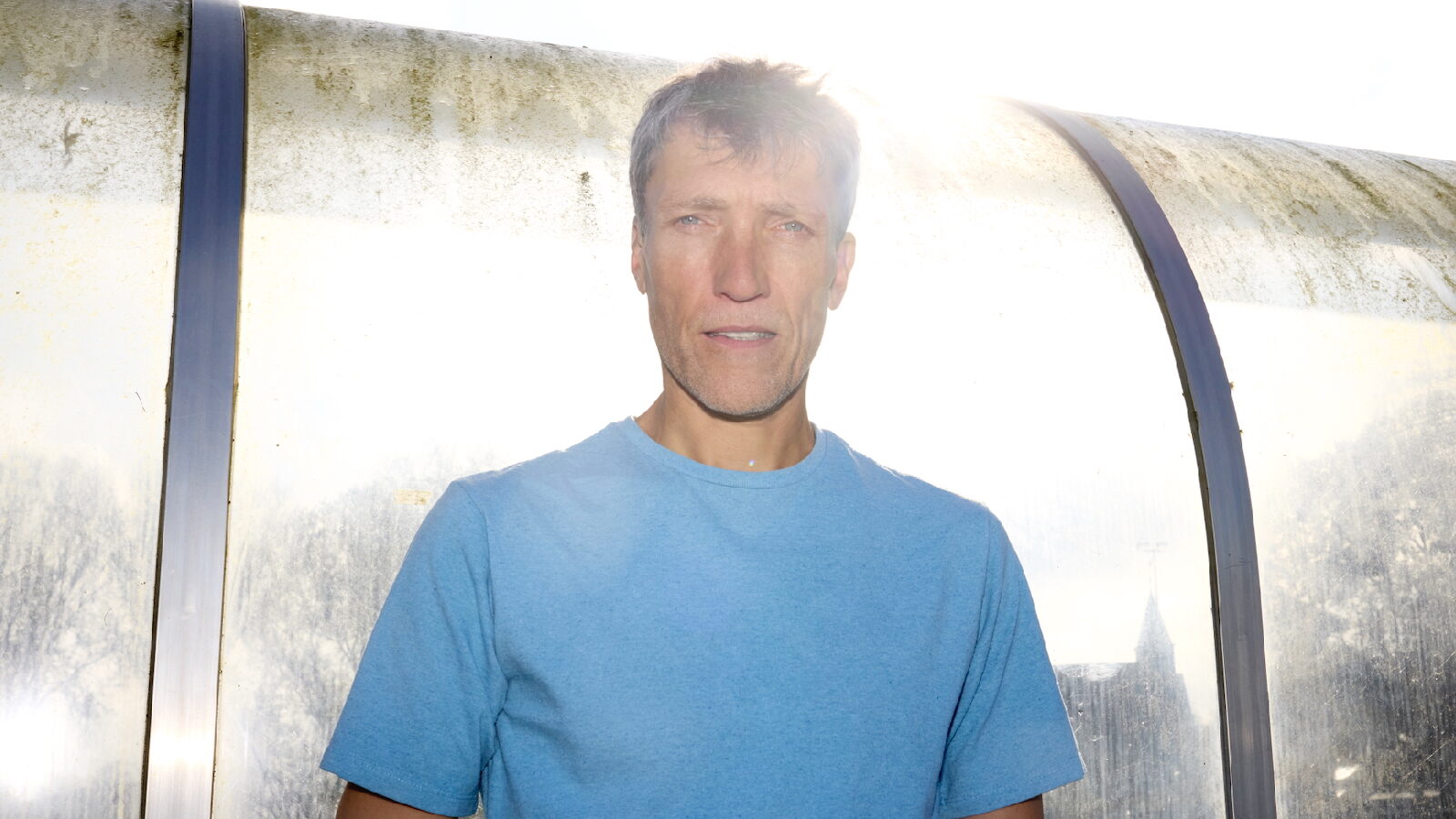 Nils Adriaans start advies- en contentproductie-bureau Tussen de Linies