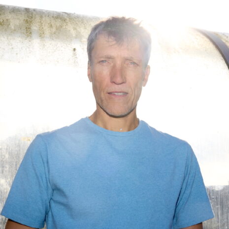 Nils Adriaans start advies- en contentproductie-bureau Tussen de Linies
