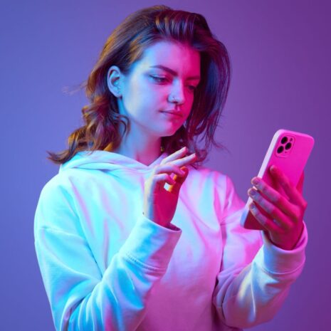 Jongeren spenderen 5,1 uur per dag op hun telefoon: wat doen ze in die tijd?